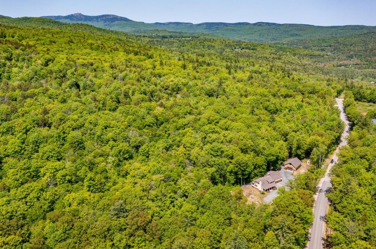 527 Mount Cardigan Rd, Bridgewater NH  03222-6420 exterior