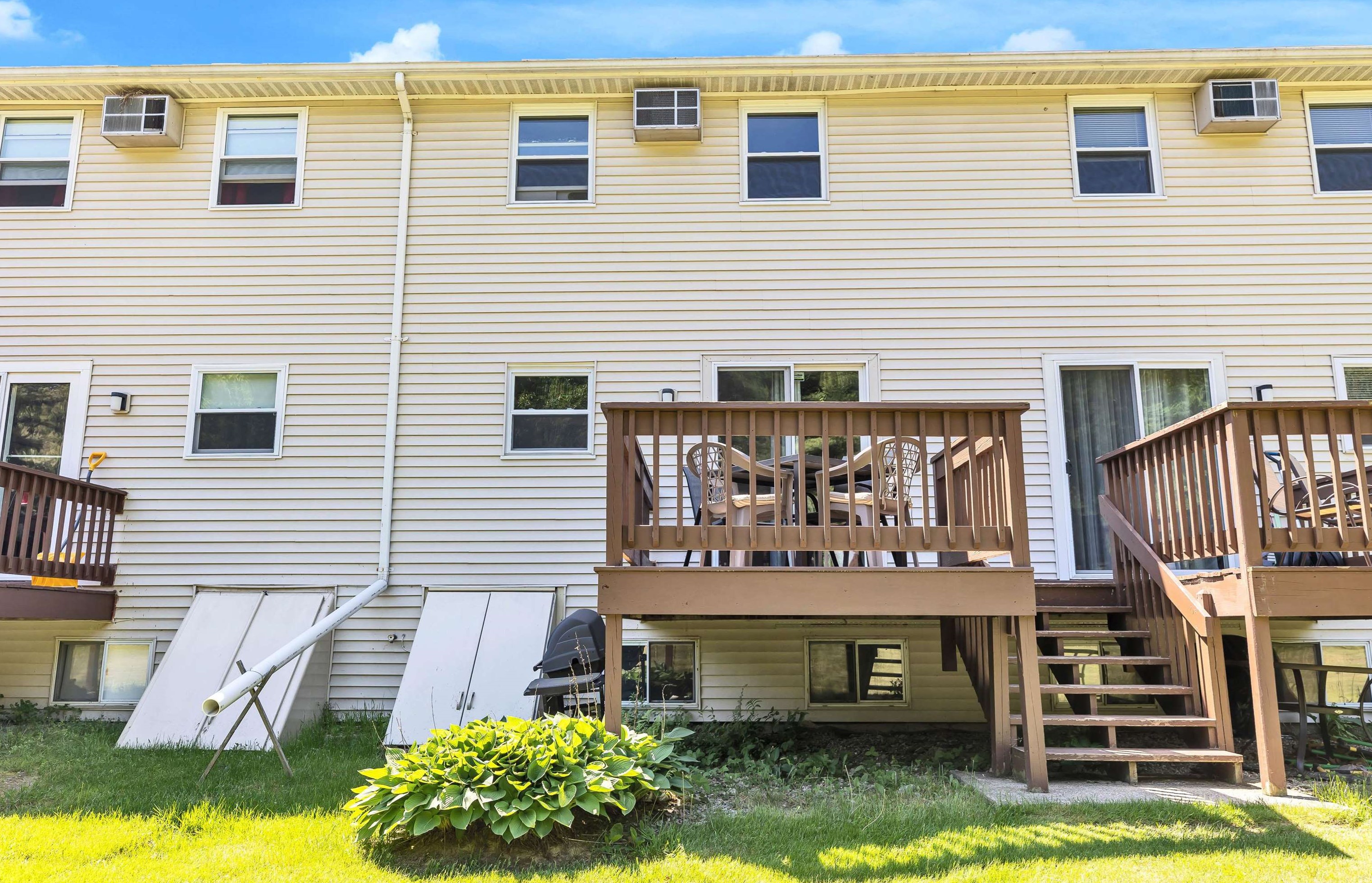 1 Bayview Terrace Rd, Manchester NH  03106-2644 exterior