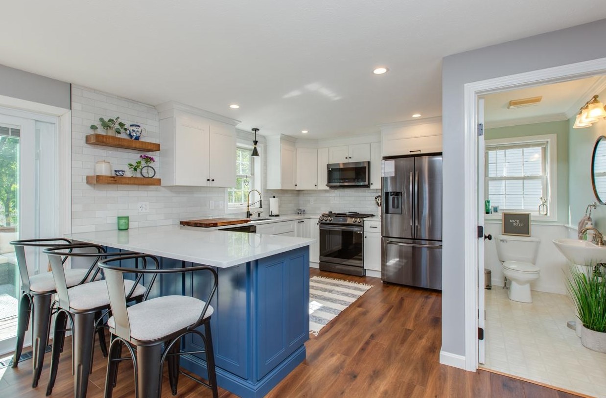 19 Green Meadow Ln, Manchester NH 03110-5546 exterior