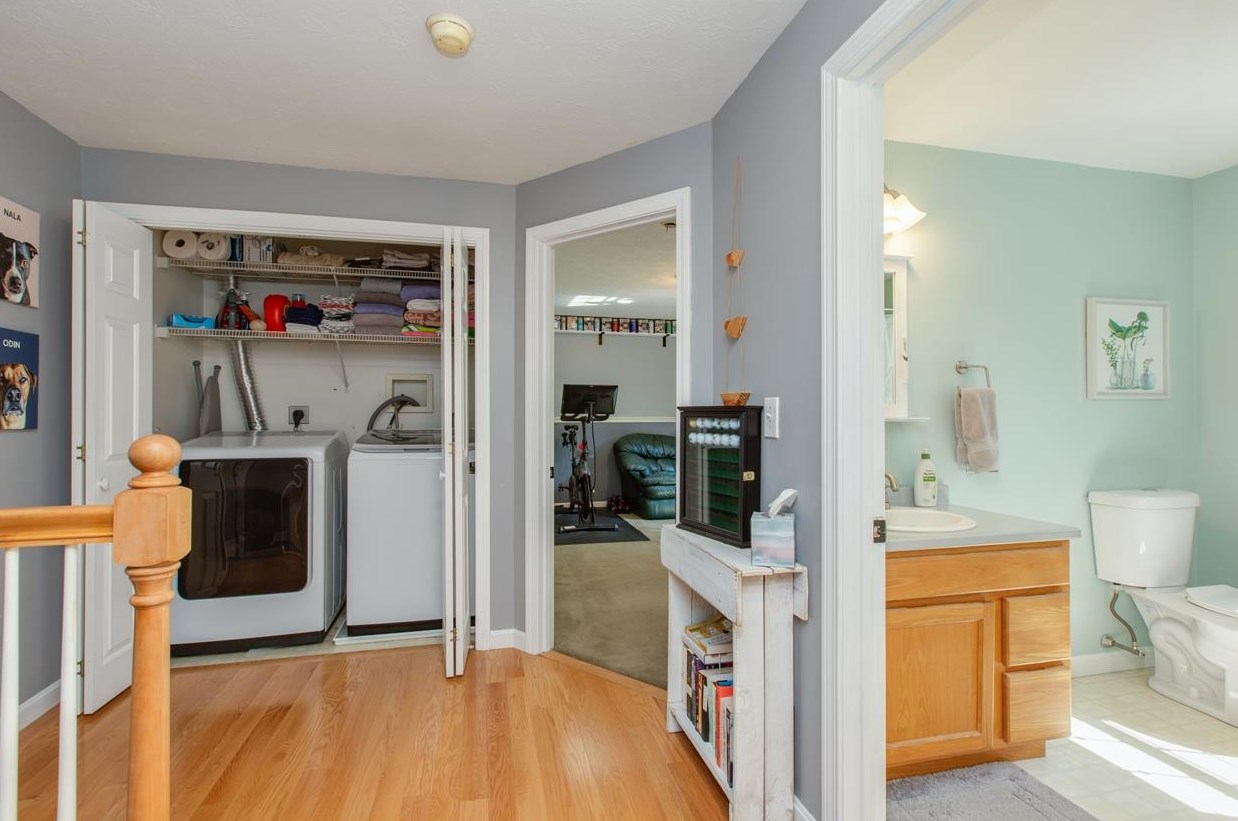 19 Green Meadow Ln, Manchester NH 03110-5546 exterior