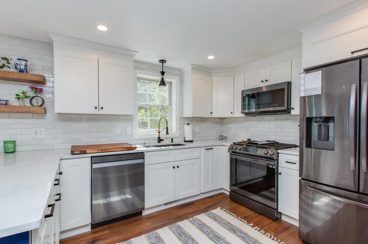 19 Green Meadow Ln, Manchester NH 03110-5546 exterior