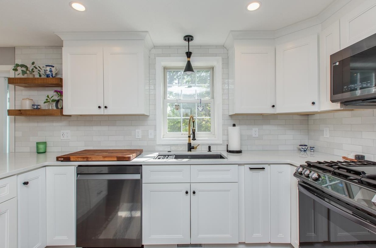 19 Green Meadow Ln, Manchester NH 03110-5546 exterior