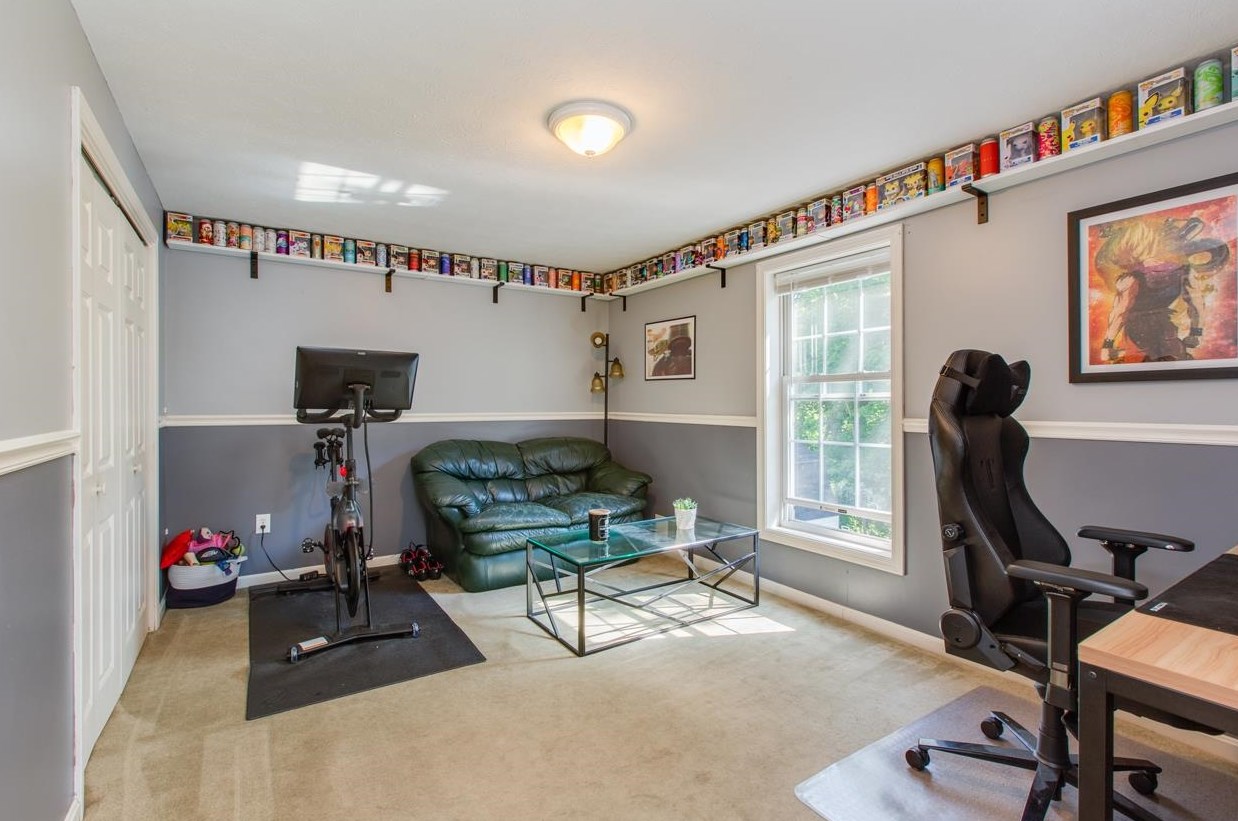 19 Green Meadow Ln, Manchester NH 03110-5546 exterior