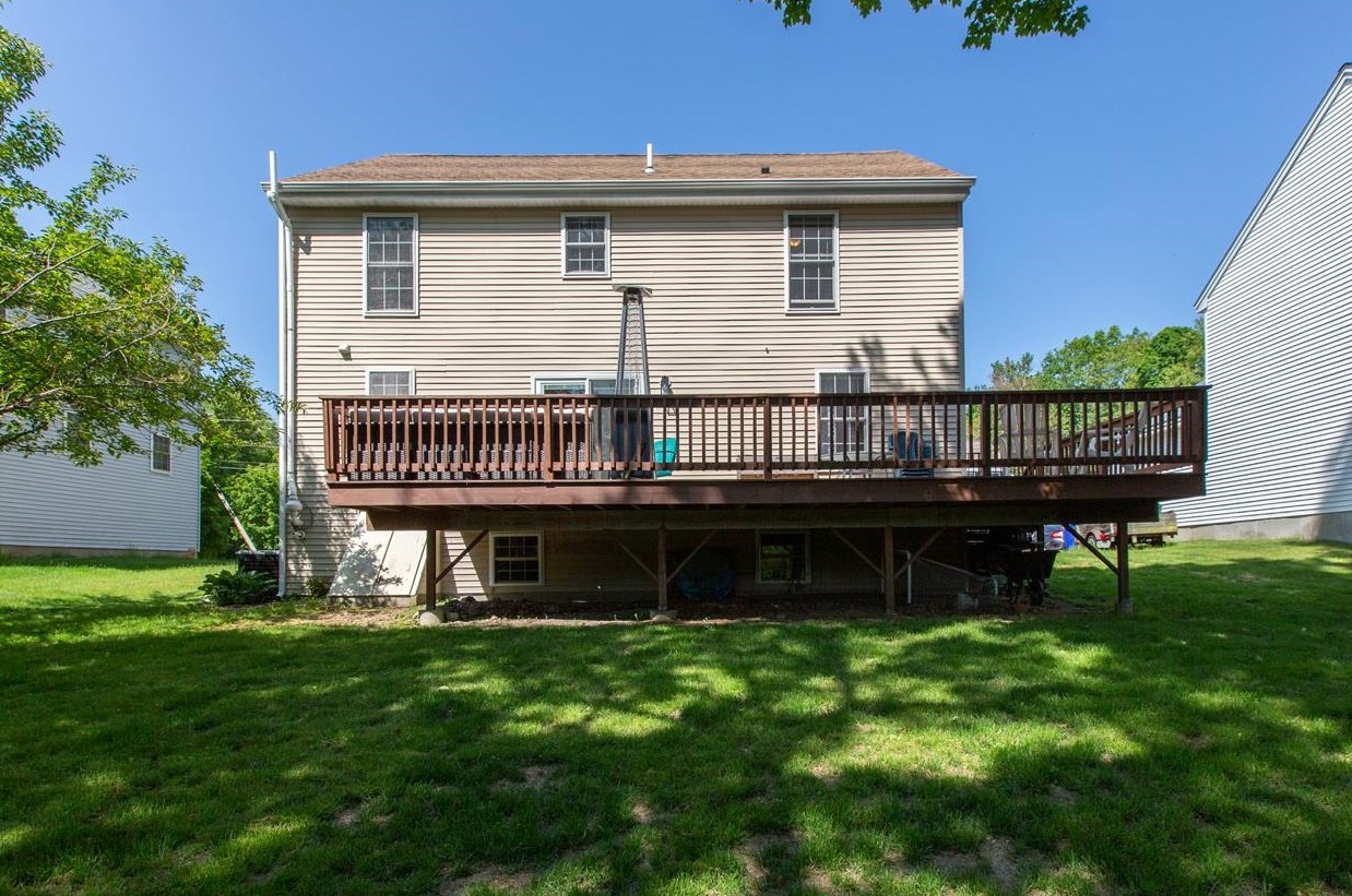 19 Green Meadow Ln, Manchester NH 03110-5546 exterior