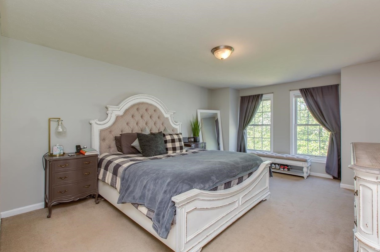 19 Green Meadow Ln, Manchester NH 03110-5546 exterior