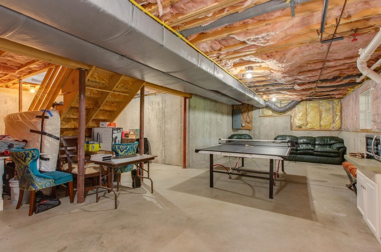 19 Green Meadow Ln, Manchester NH 03110-5546 exterior