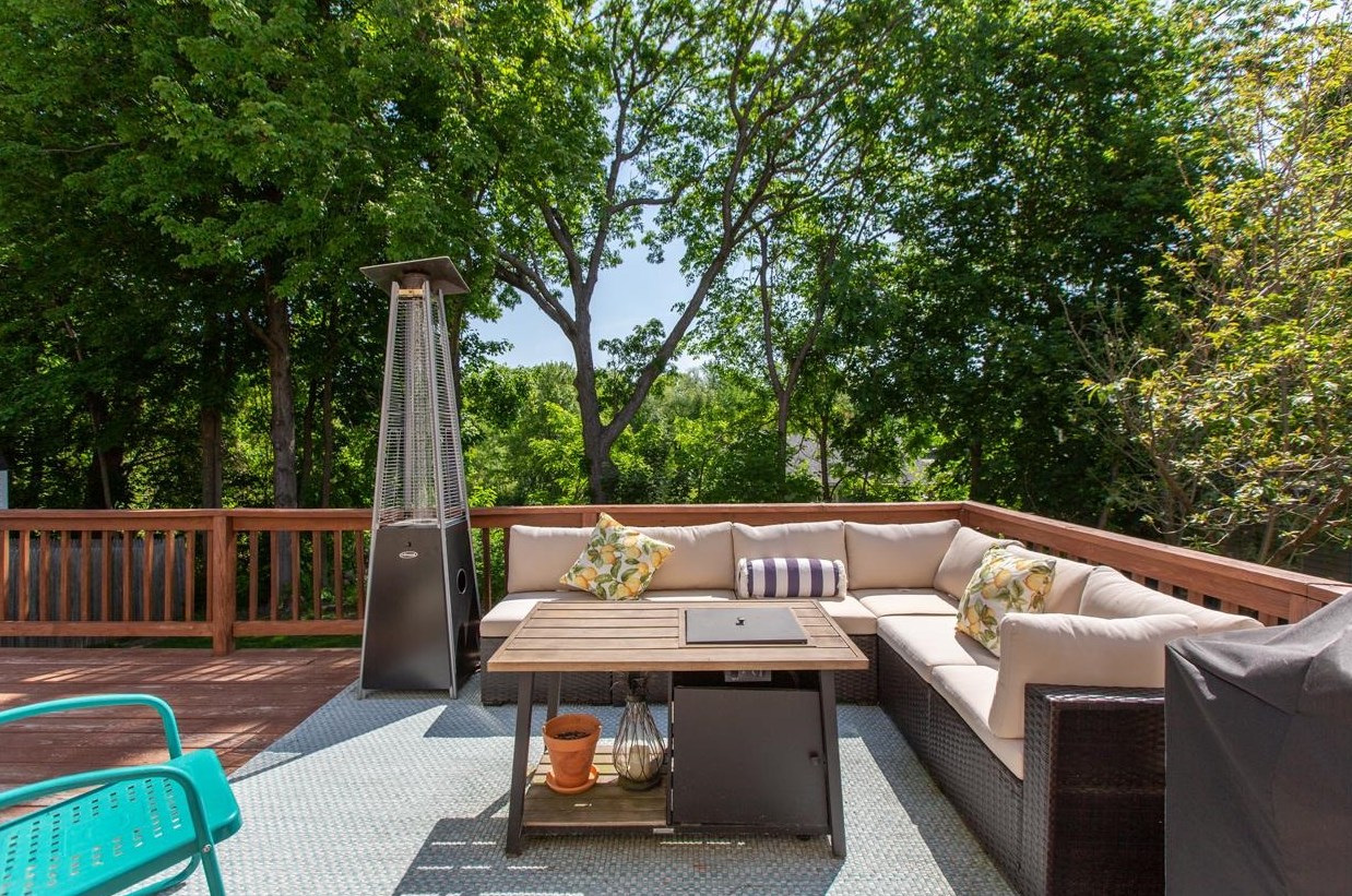 19 Green Meadow Ln, Manchester NH 03110-5546 exterior