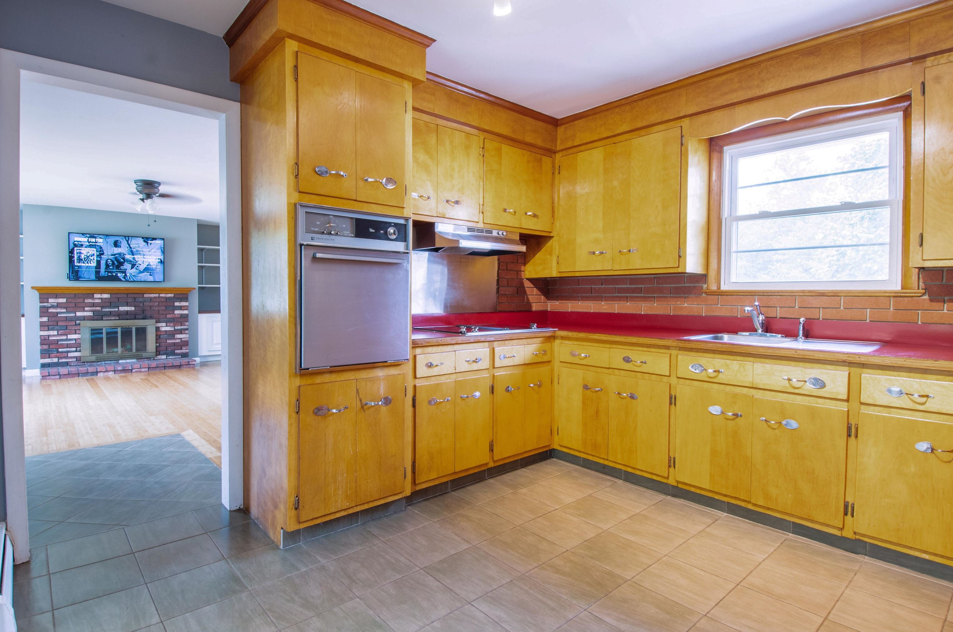 631 Cohas Ave, Manchester NH 03109-5425 exterior