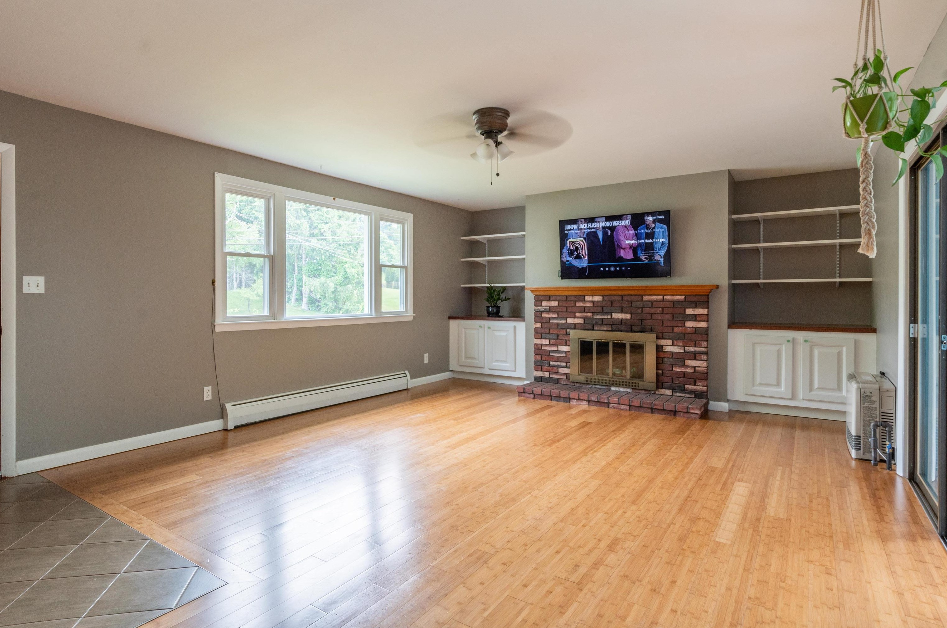 631 Cohas Ave, Manchester NH 03109-5425 exterior