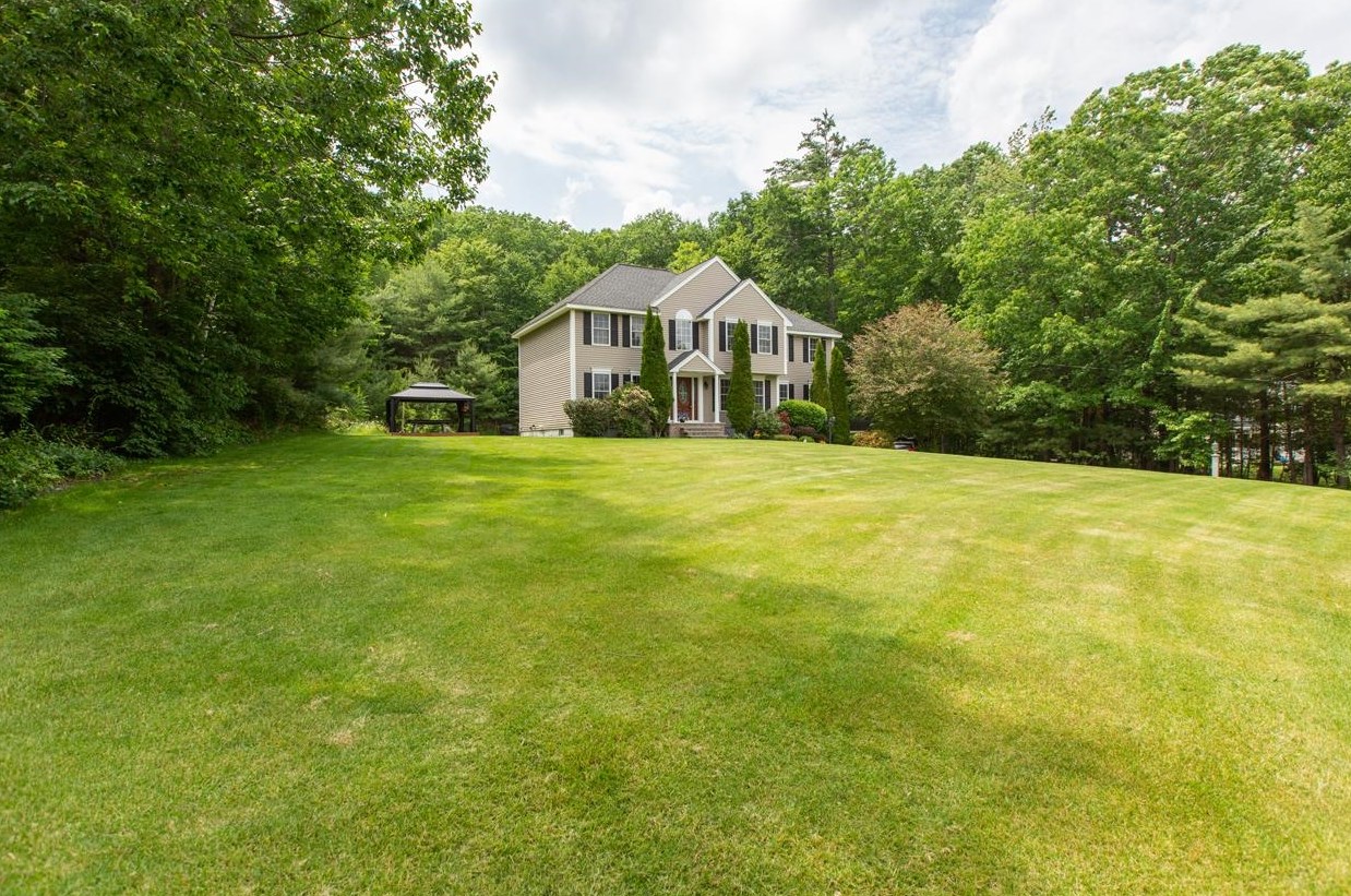 52 Laurelcrest Dr, Brookline, NH 03033