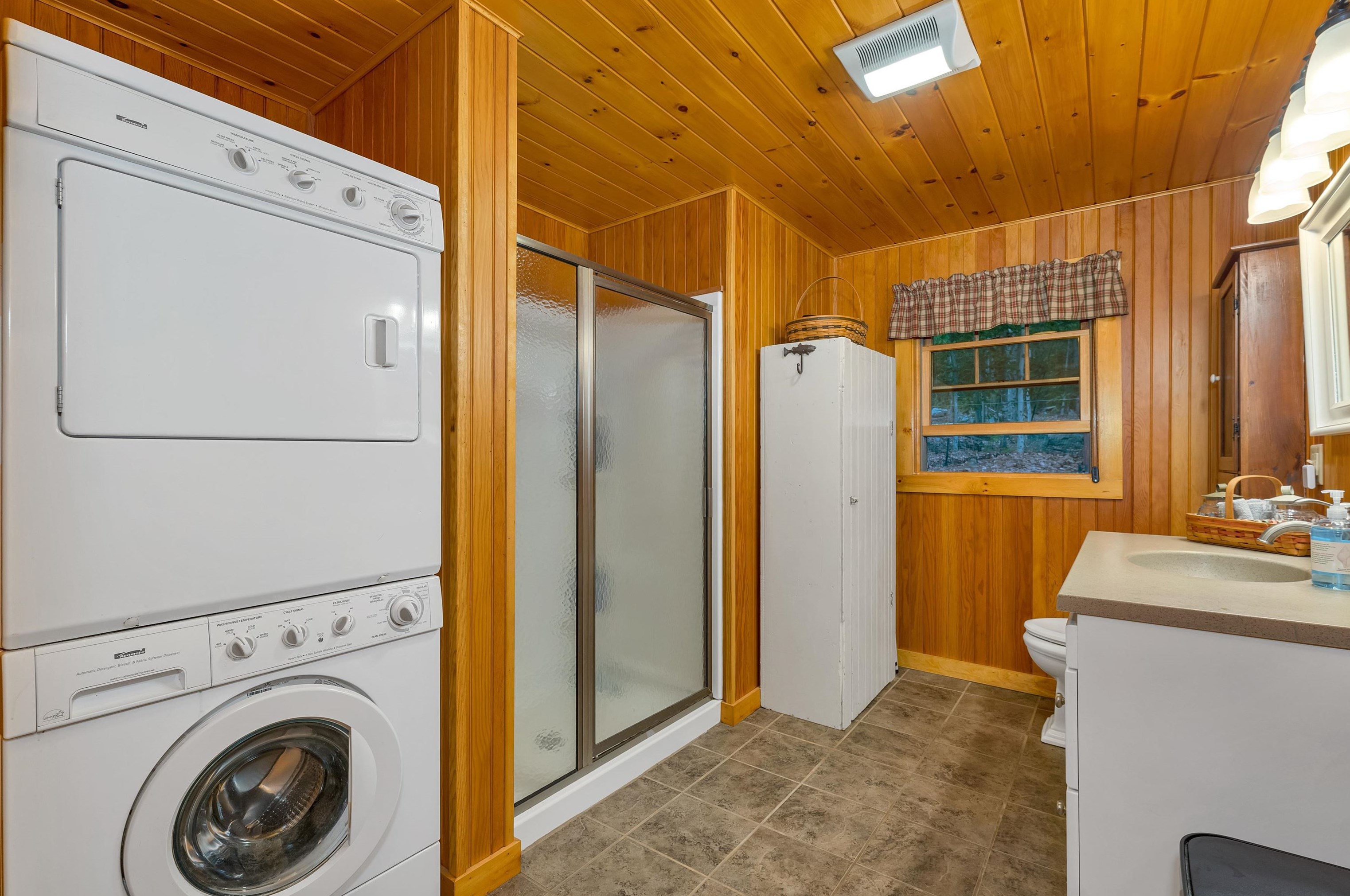 70 Sleepers Is, Alton NH 03810-4078 exterior