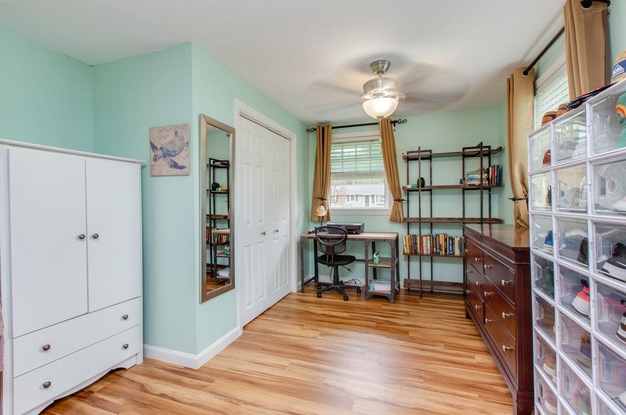 14 Greenfield Dr, Merrimack NH 03054-2621 exterior