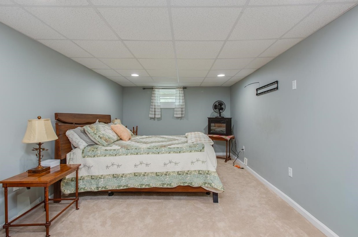 14 Greenfield Dr, Merrimack NH 03054-2621 exterior