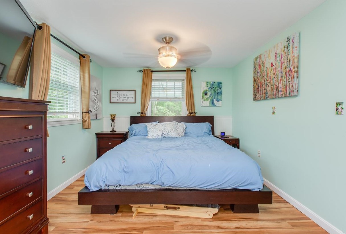 14 Greenfield Dr, Merrimack NH 03054-2621 exterior