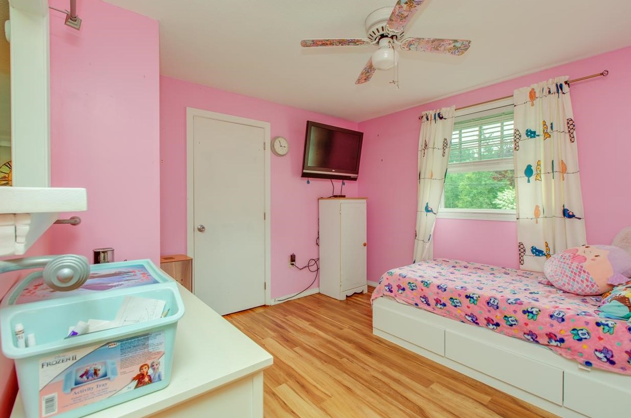 14 Greenfield Dr, Merrimack NH 03054-2621 exterior