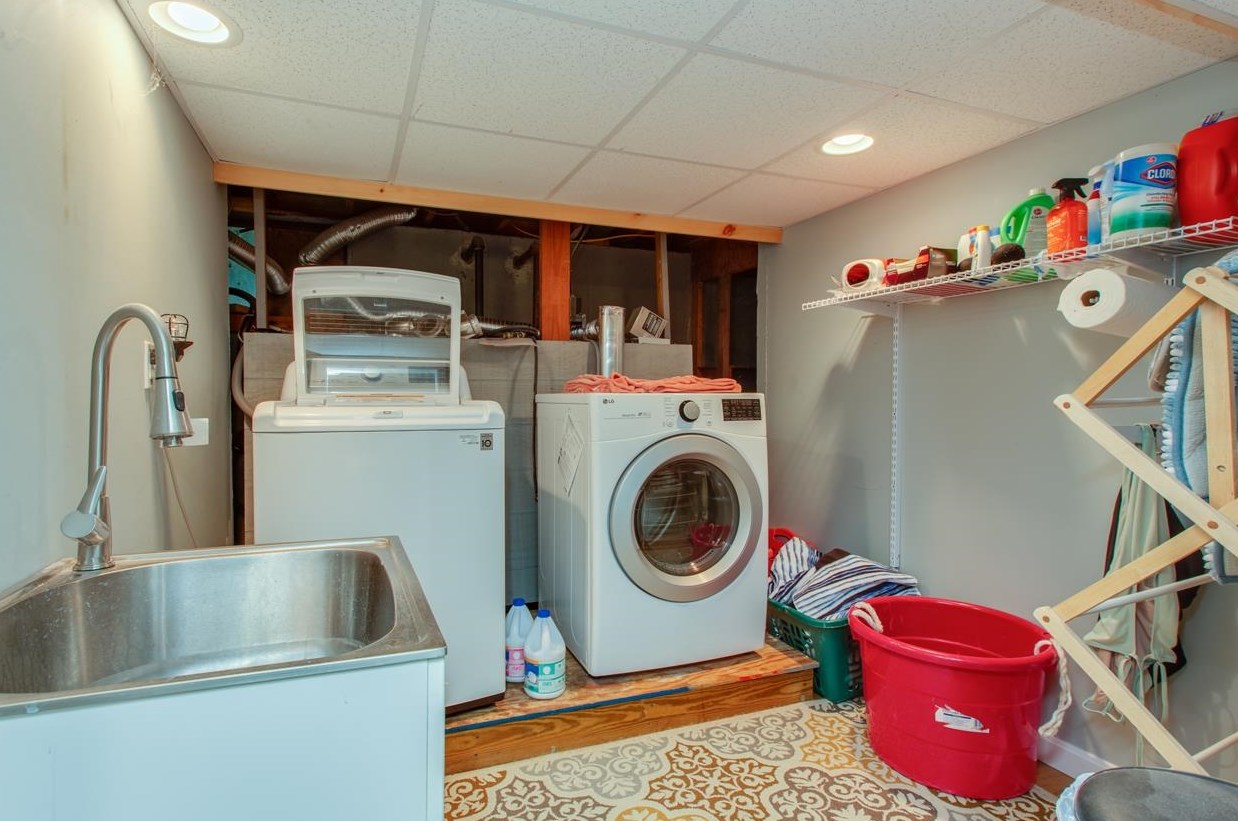 14 Greenfield Dr, Merrimack NH 03054-2621 exterior