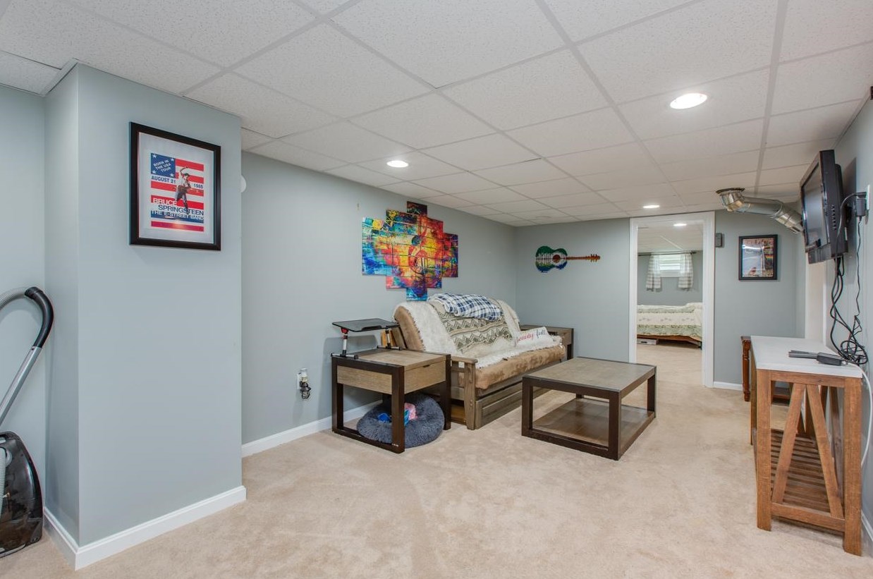 14 Greenfield Dr, Merrimack NH 03054-2621 exterior