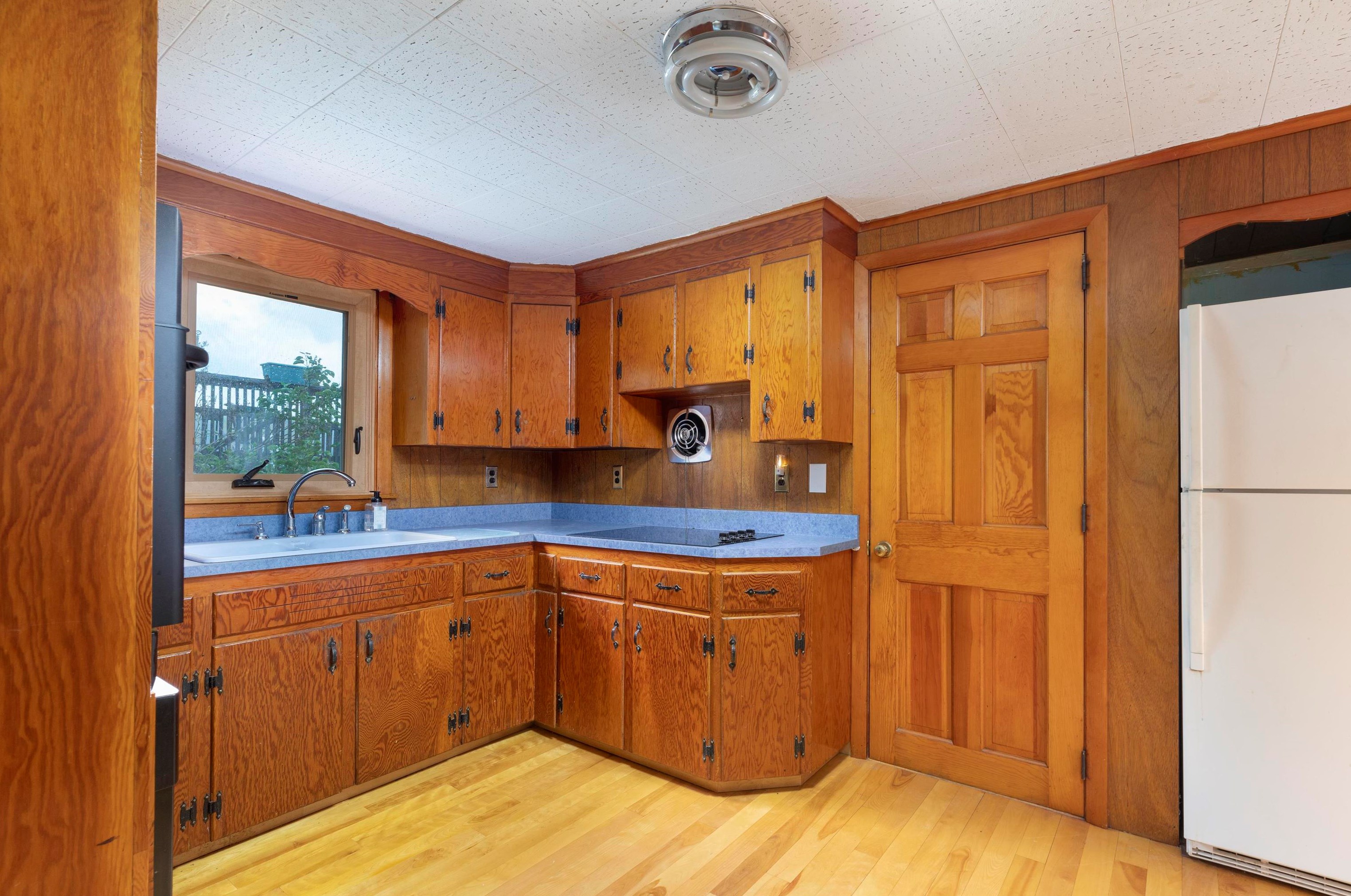 16 Summer St, Lebanon NH  03766-1055 exterior