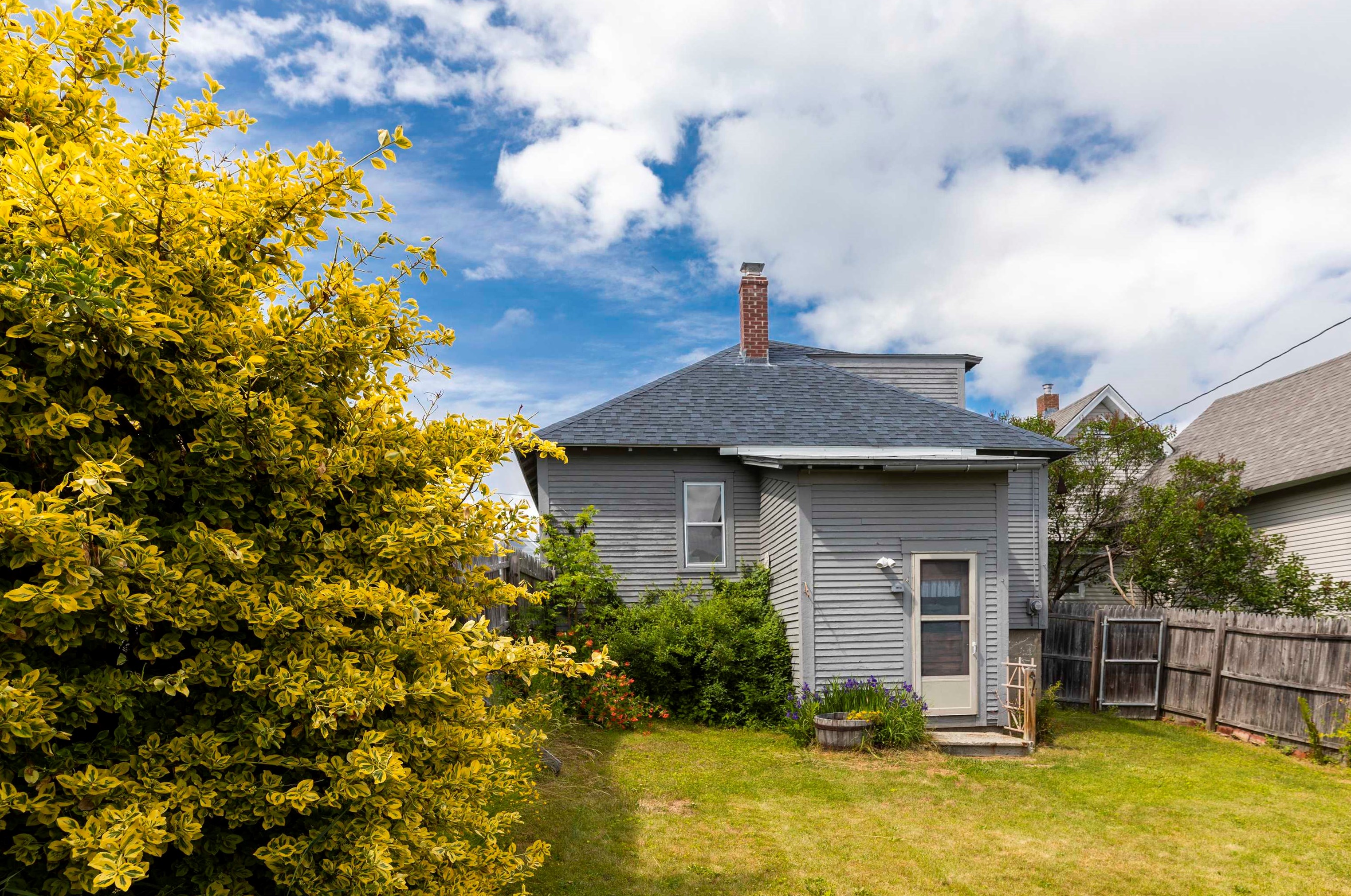 16 Summer St, Lebanon NH  03766-1055 exterior