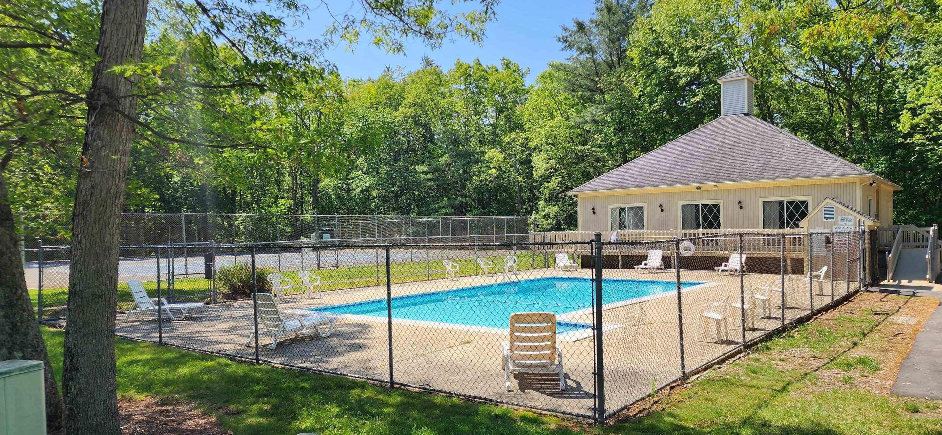 18 Joston Dr, Merrimack NH 03054-7001 exterior