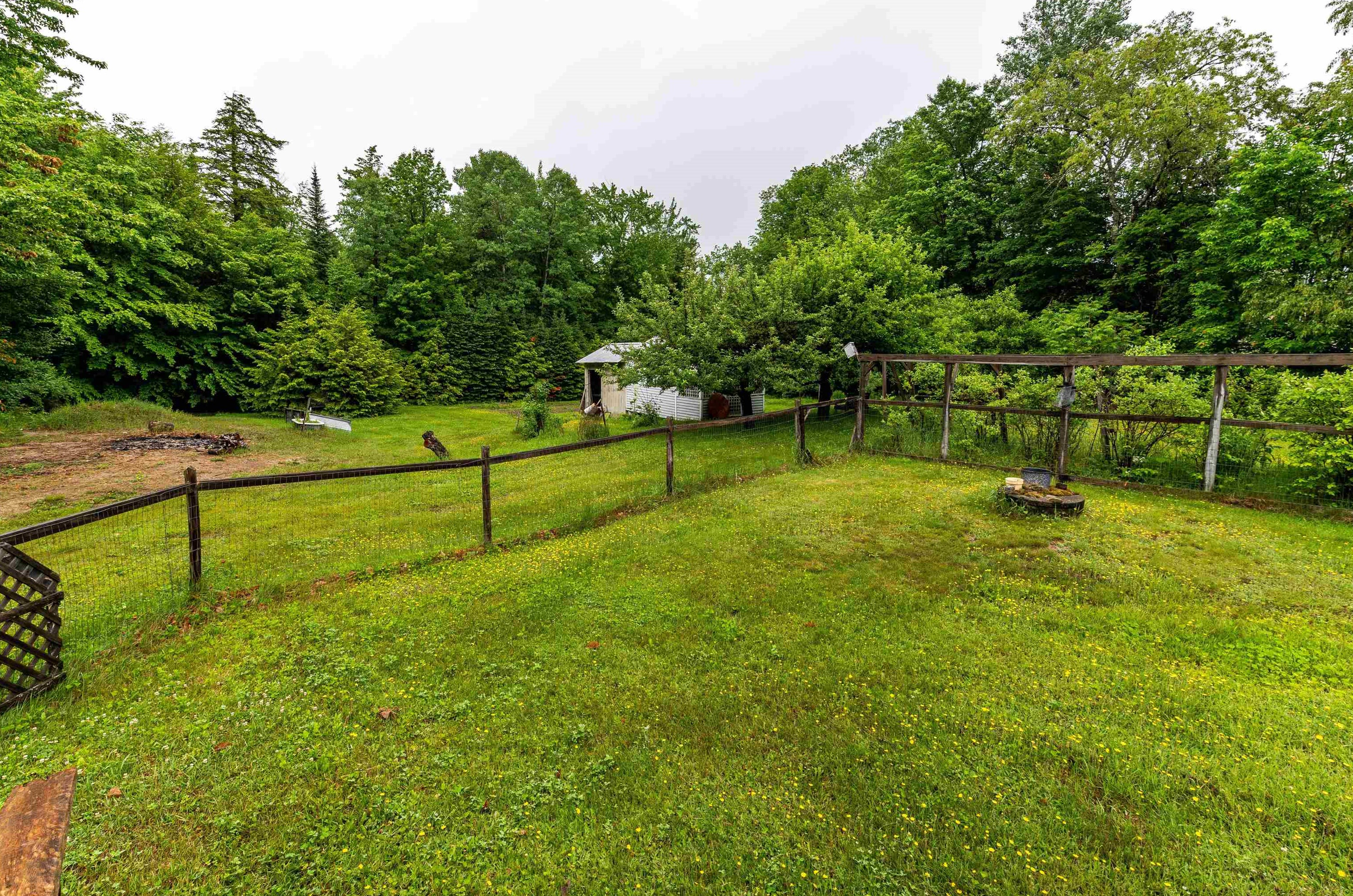 819 Eaton Rd, Conway NH  03818-6113 exterior