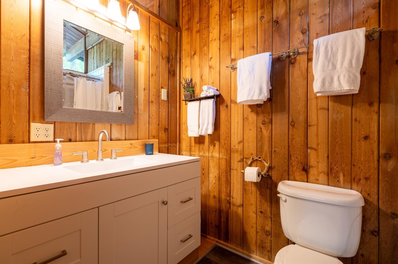 15 Brookhurst Ln, Meredith NH  03253-7107 exterior