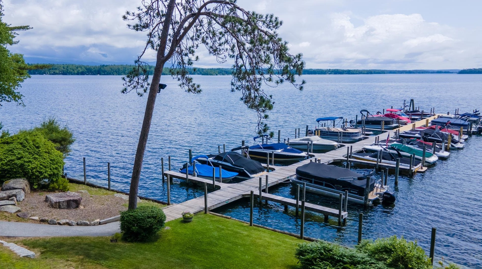 15 Brookhurst Ln, Meredith NH  03253-7107 exterior