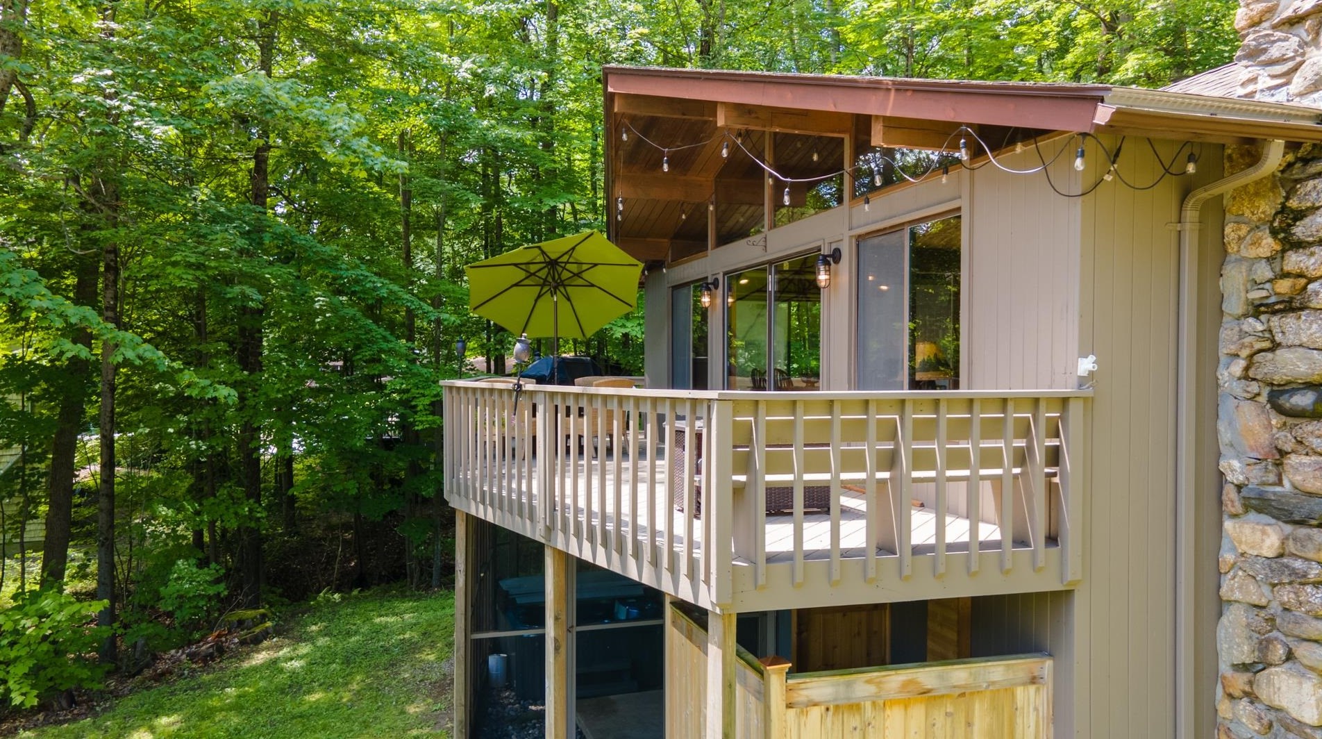 15 Brookhurst Ln, Meredith NH  03253-7107 exterior