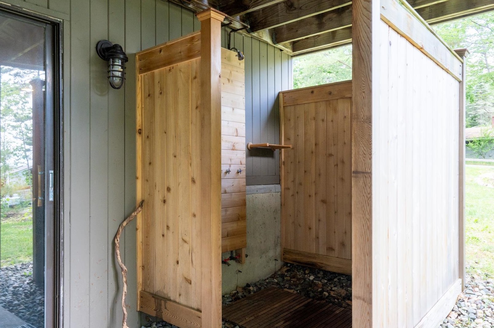 15 Brookhurst Ln, Meredith NH  03253-7107 exterior