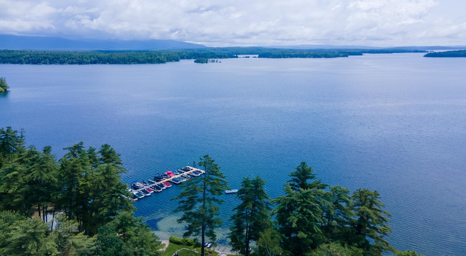 15 Brookhurst Ln, Meredith NH  03253-7107 exterior