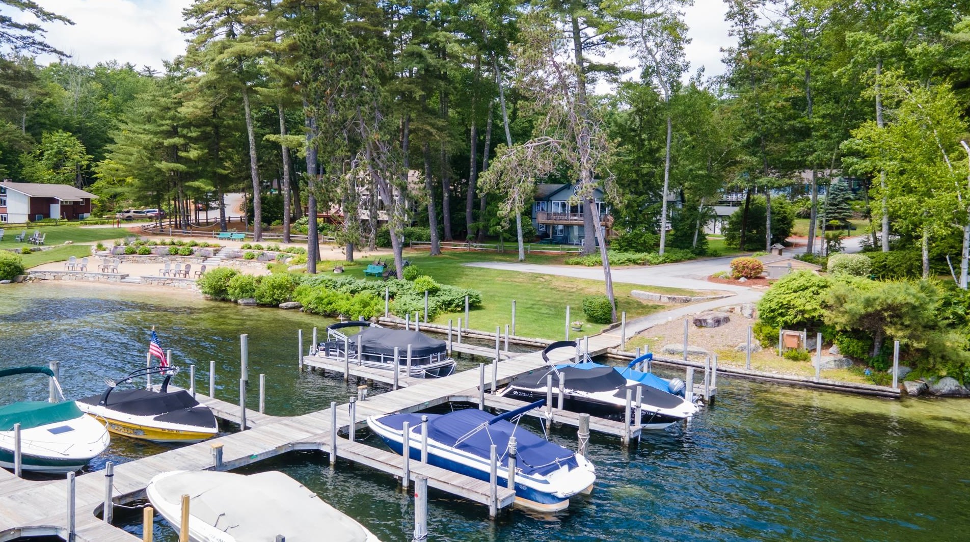 15 Brookhurst Ln, Meredith NH  03253-7107 exterior