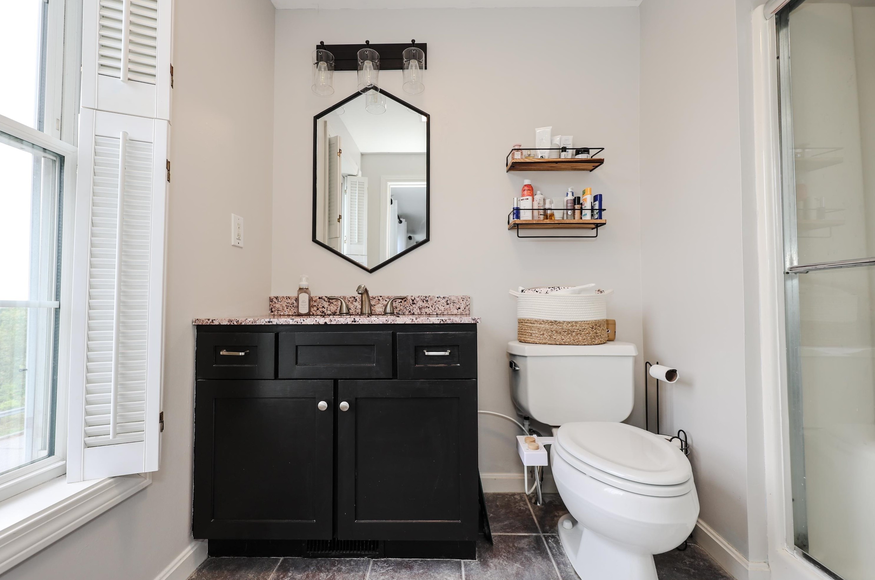 106 Whittington St, Manchester NH  03104-6487 exterior