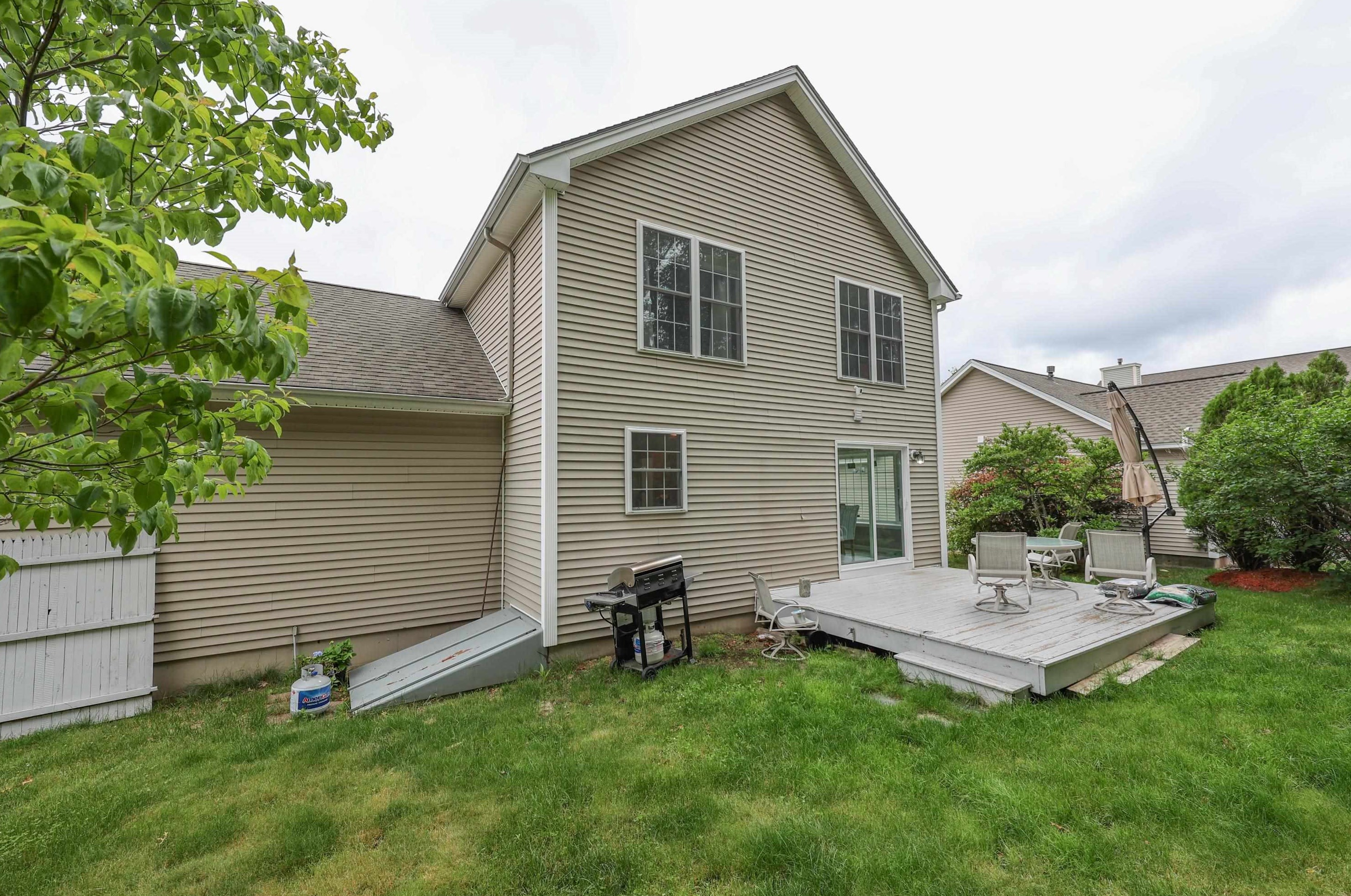 106 Whittington St, Manchester NH  03104-6487 exterior