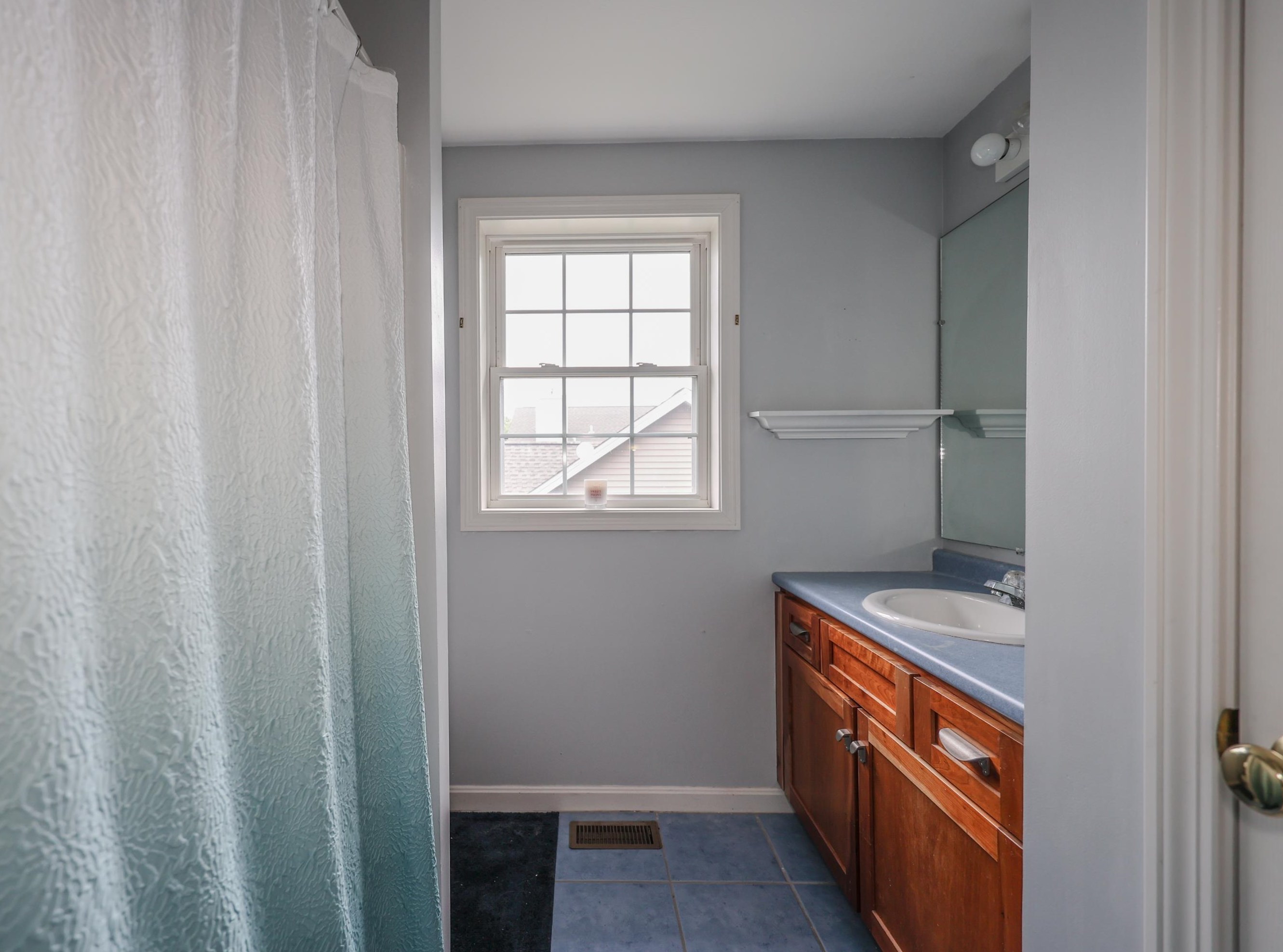 106 Whittington St, Manchester NH  03104-6487 exterior