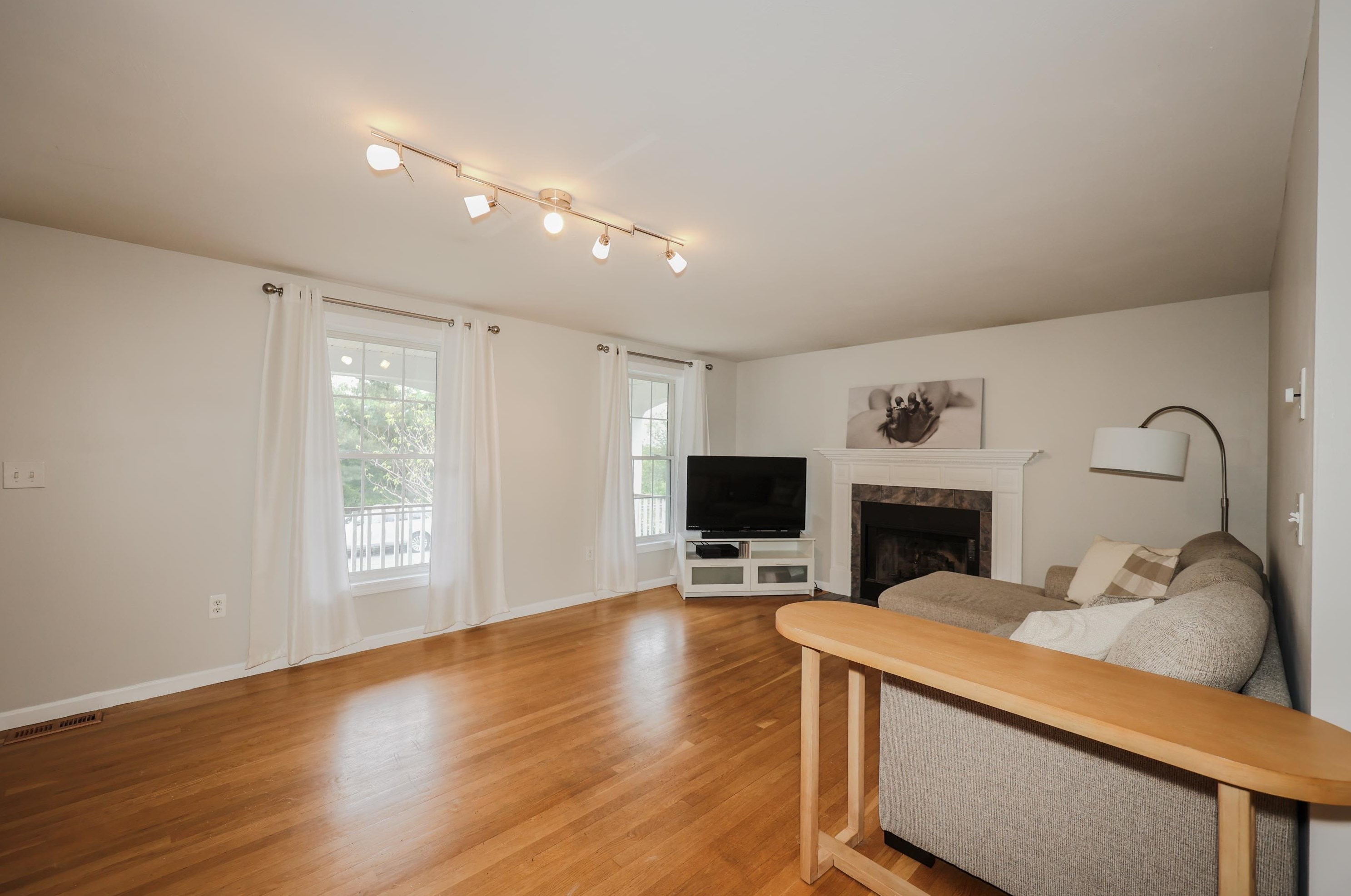 106 Whittington St, Manchester NH  03104-6487 exterior