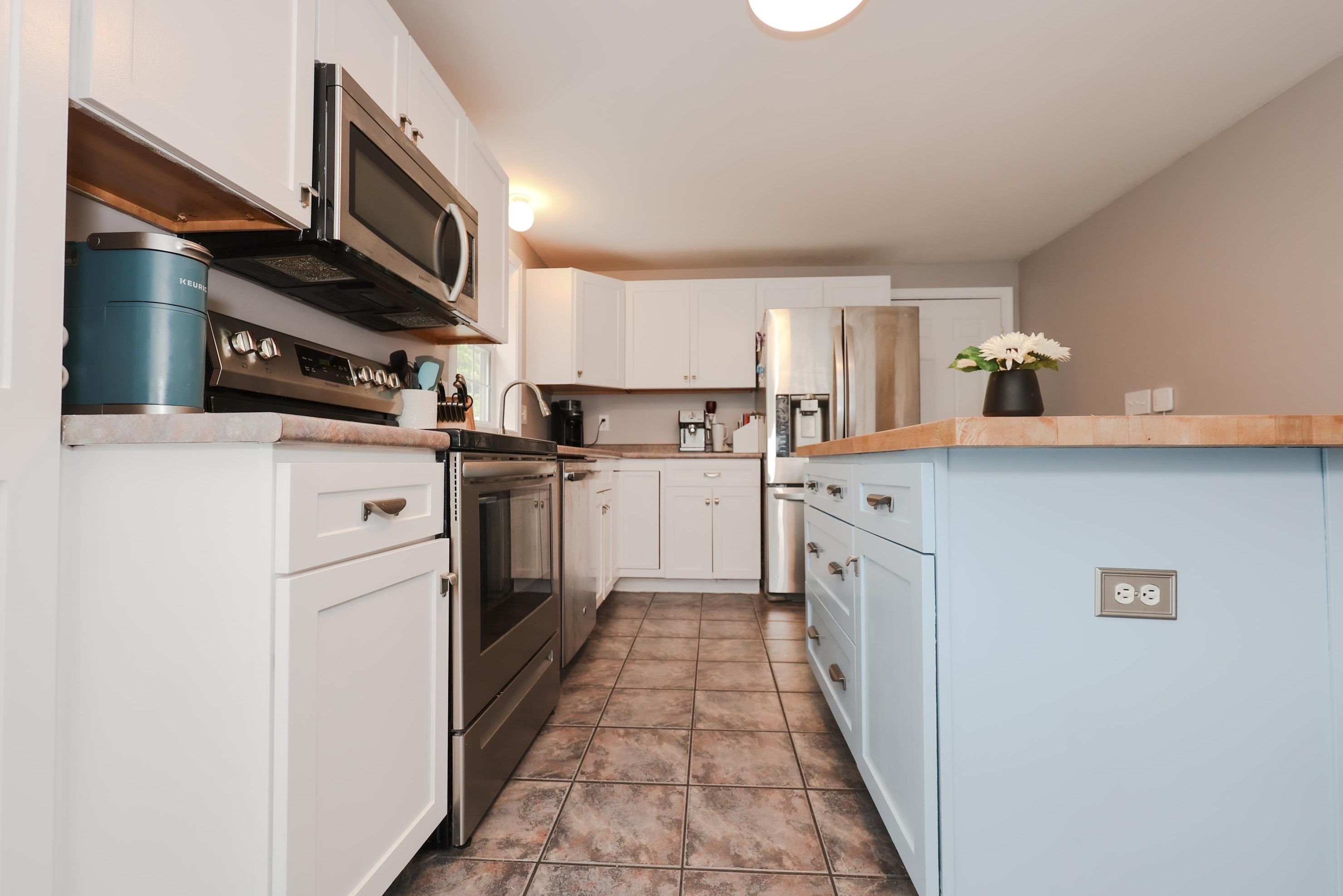 106 Whittington St, Manchester NH  03104-6487 exterior