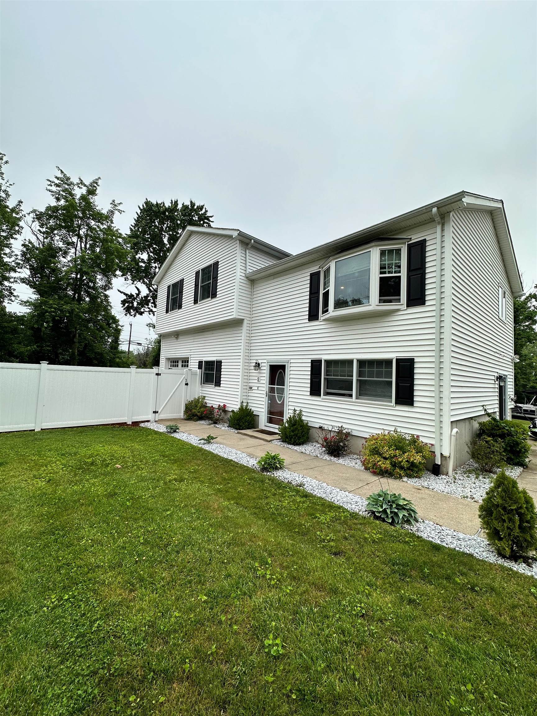 5 Shore Dr, Salem, NH 03079 MLS 4958223 Coldwell Banker