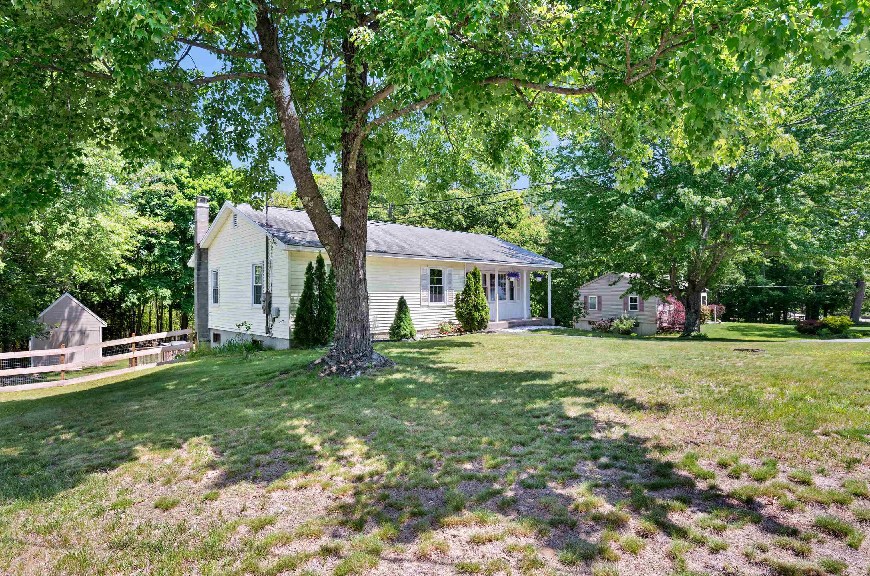 58 Autumn St, Rochester NH  03868-8500 exterior