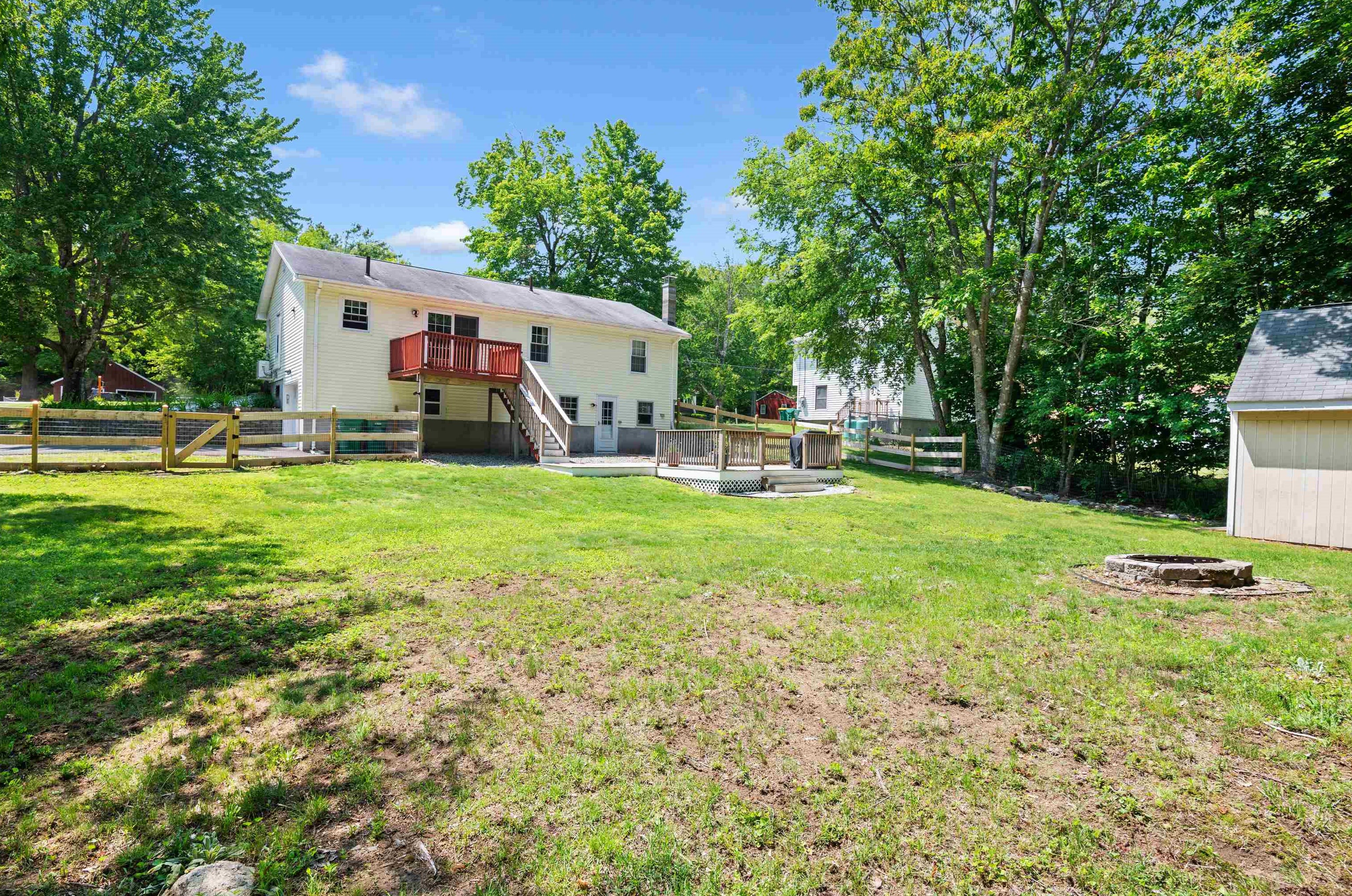 58 Autumn St, Rochester NH  03868-8500 exterior
