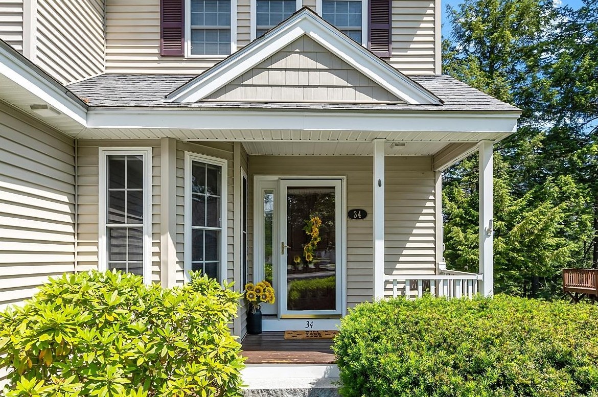 34 Penacook Ter, Merrimack NH  03054-4140 exterior