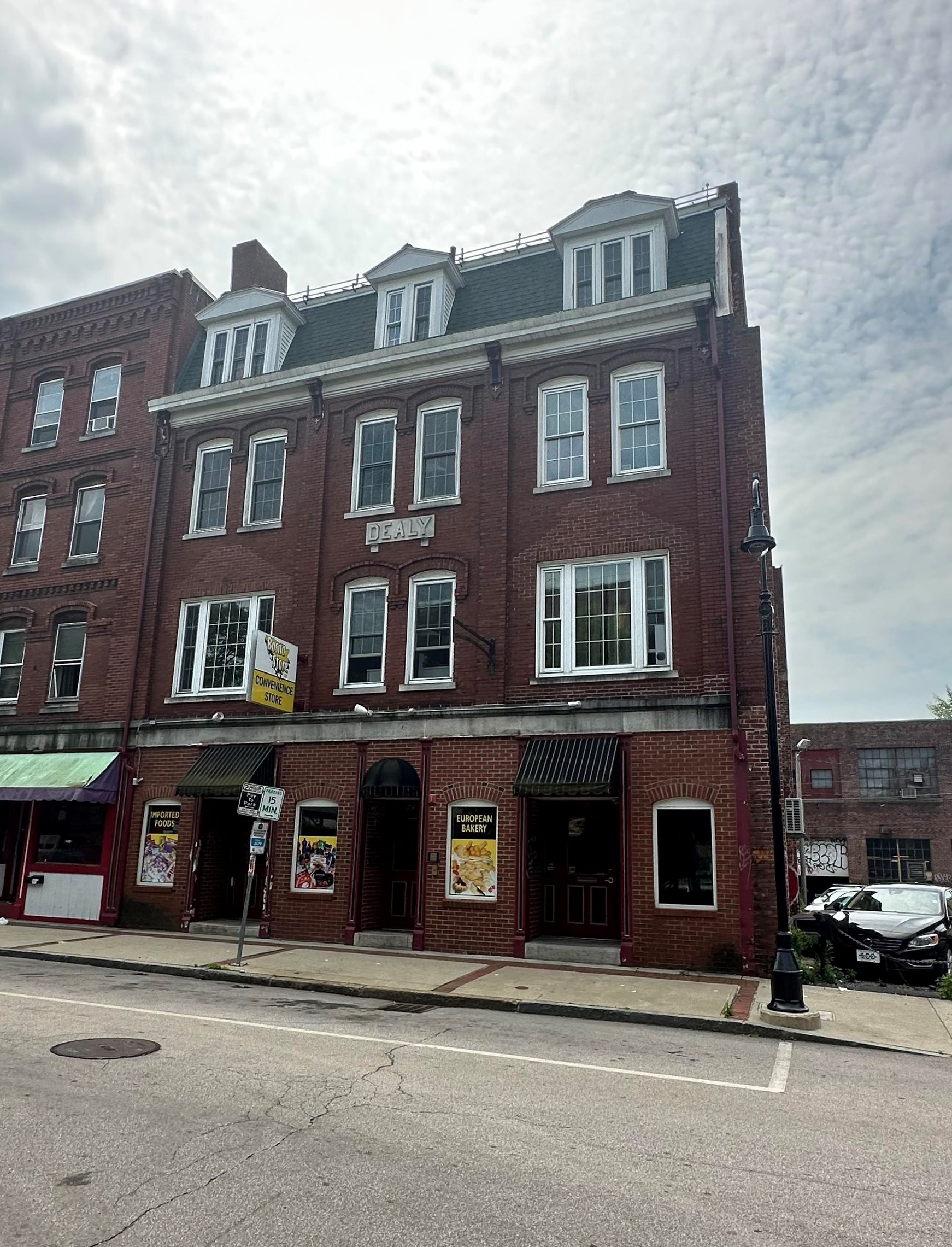 71 Manchester St, Manchester NH  03101-2205 exterior