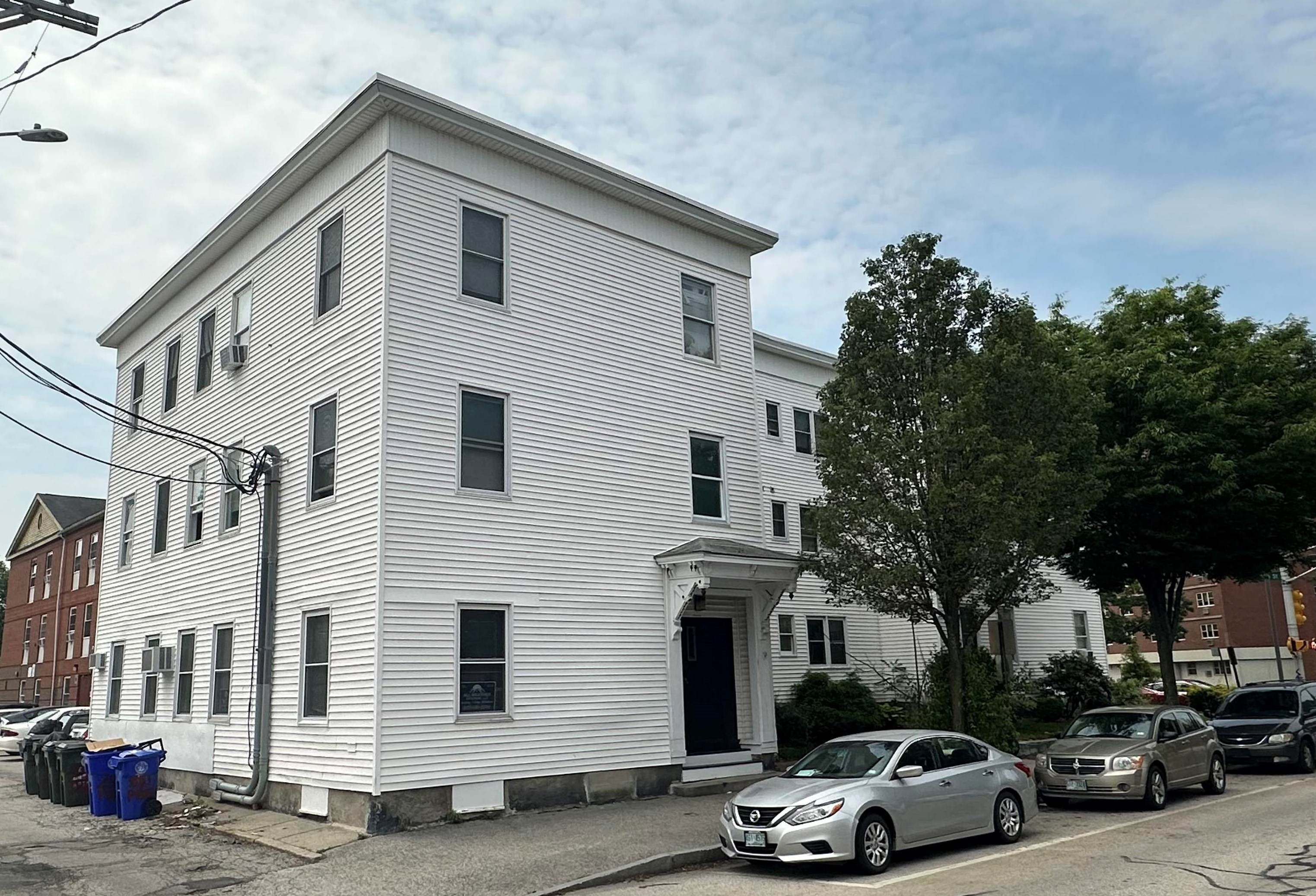 251 Pine St, Manchester NH  03103-5369 exterior