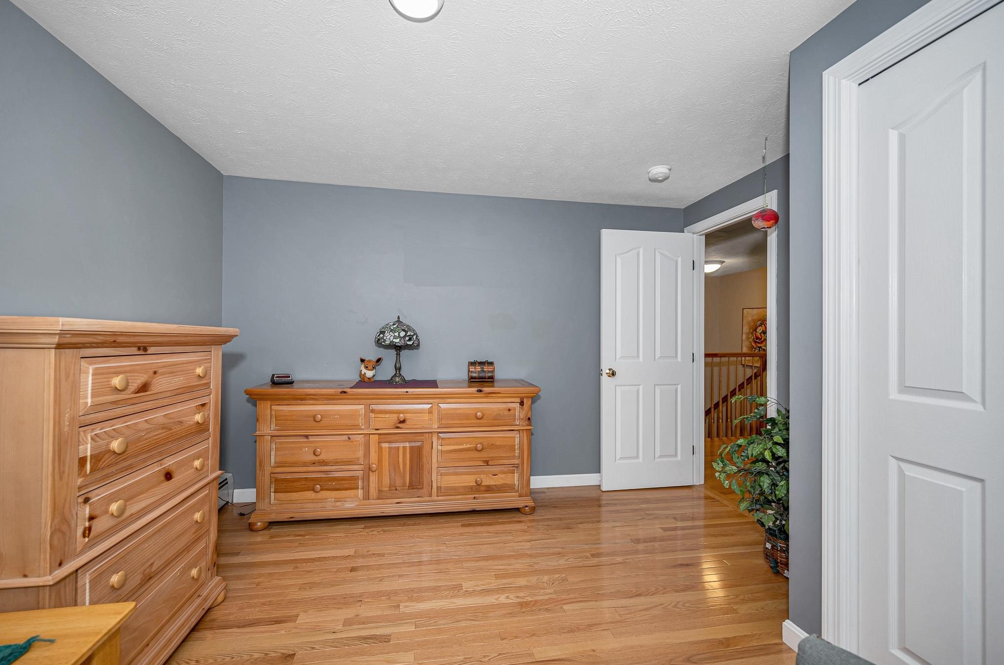 52 Pasture Dr, Manchester NH 03102-4958 exterior