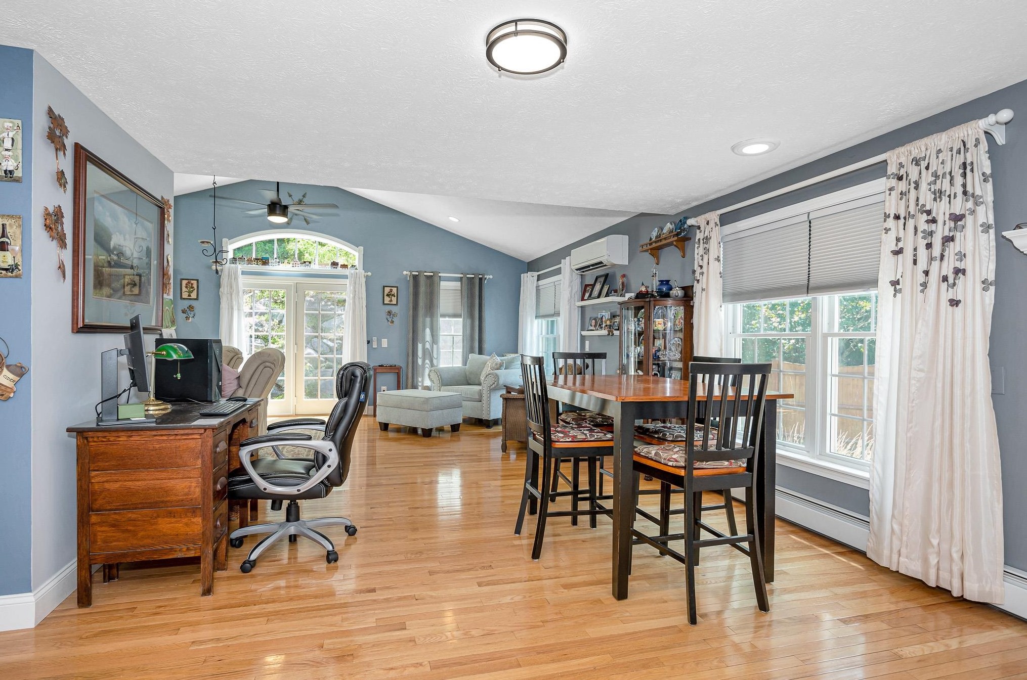 52 Pasture Dr, Manchester NH 03102-4958 exterior