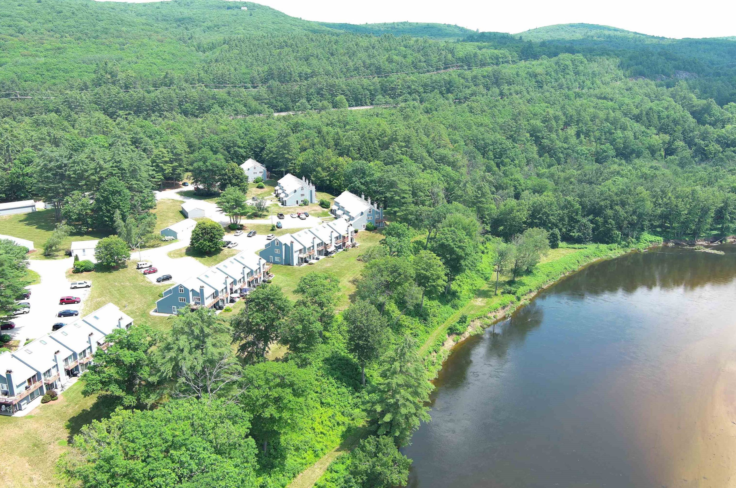 28 Circle Dr, Ashland NH  03217-4125 exterior