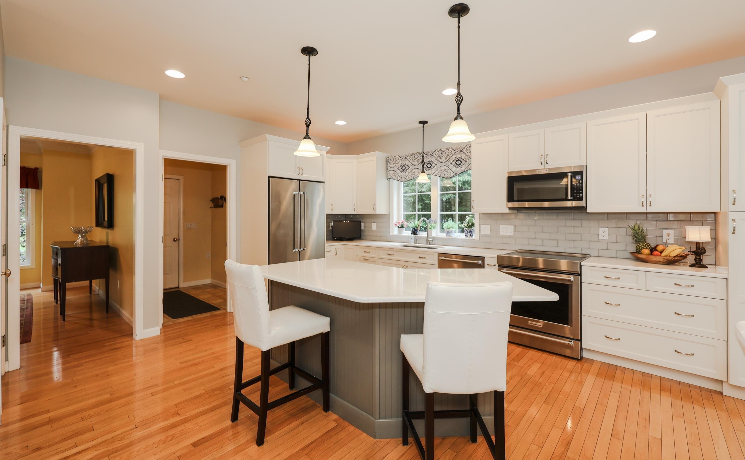 27 Farrwood Dr, Manchester NH 03106-2162 exterior