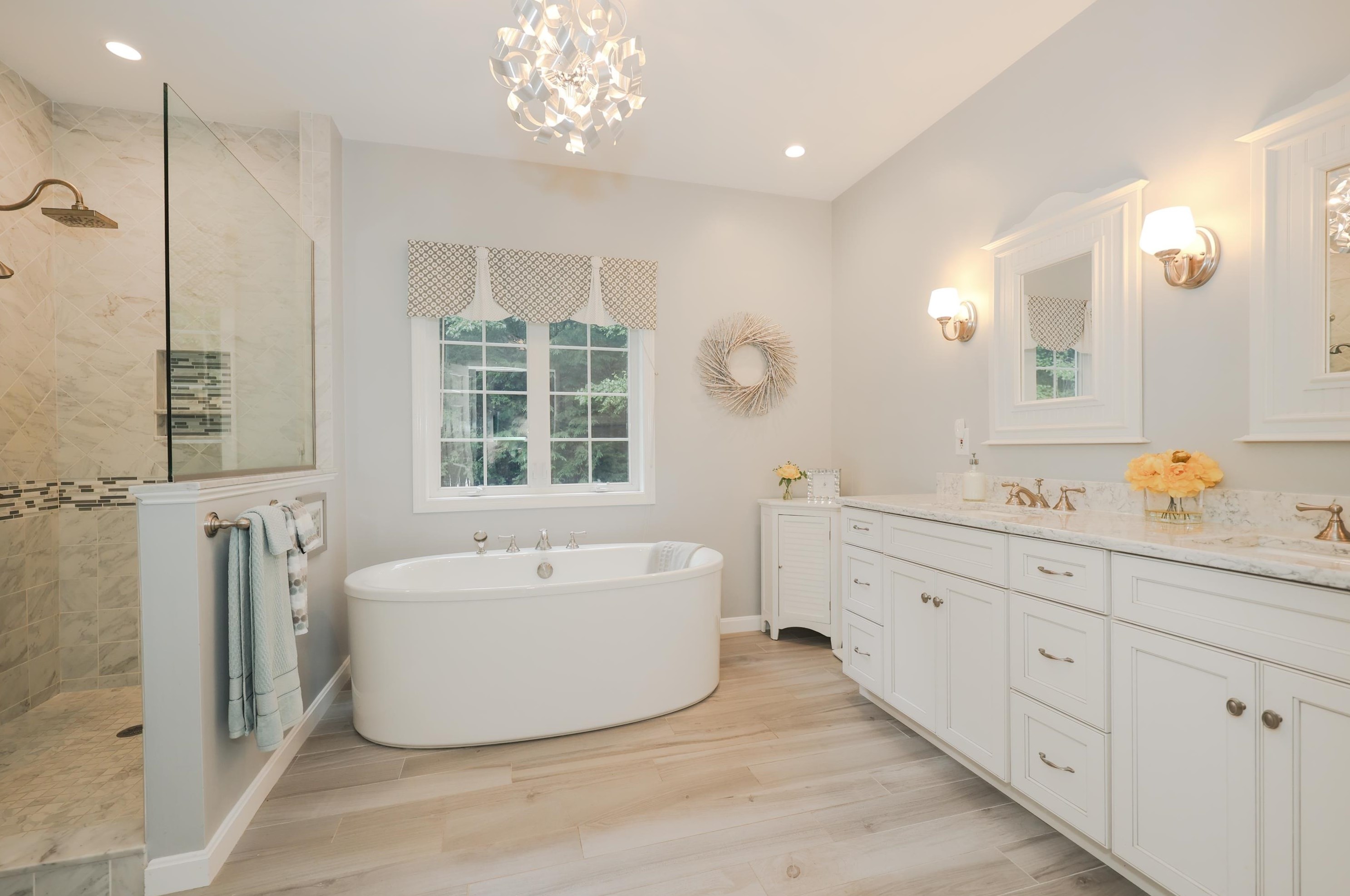 27 Farrwood Dr, Manchester NH 03106-2162 exterior