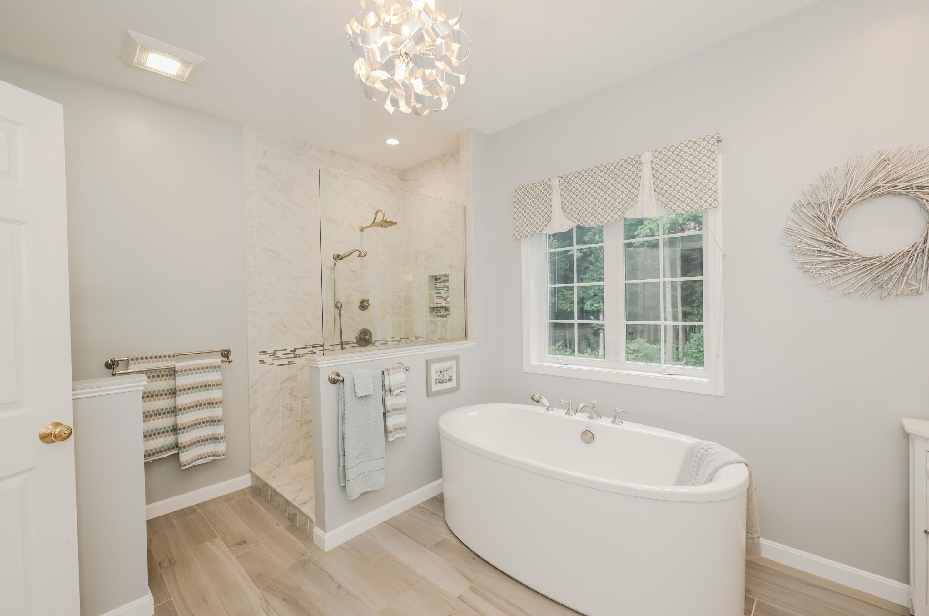 27 Farrwood Dr, Manchester NH 03106-2162 exterior