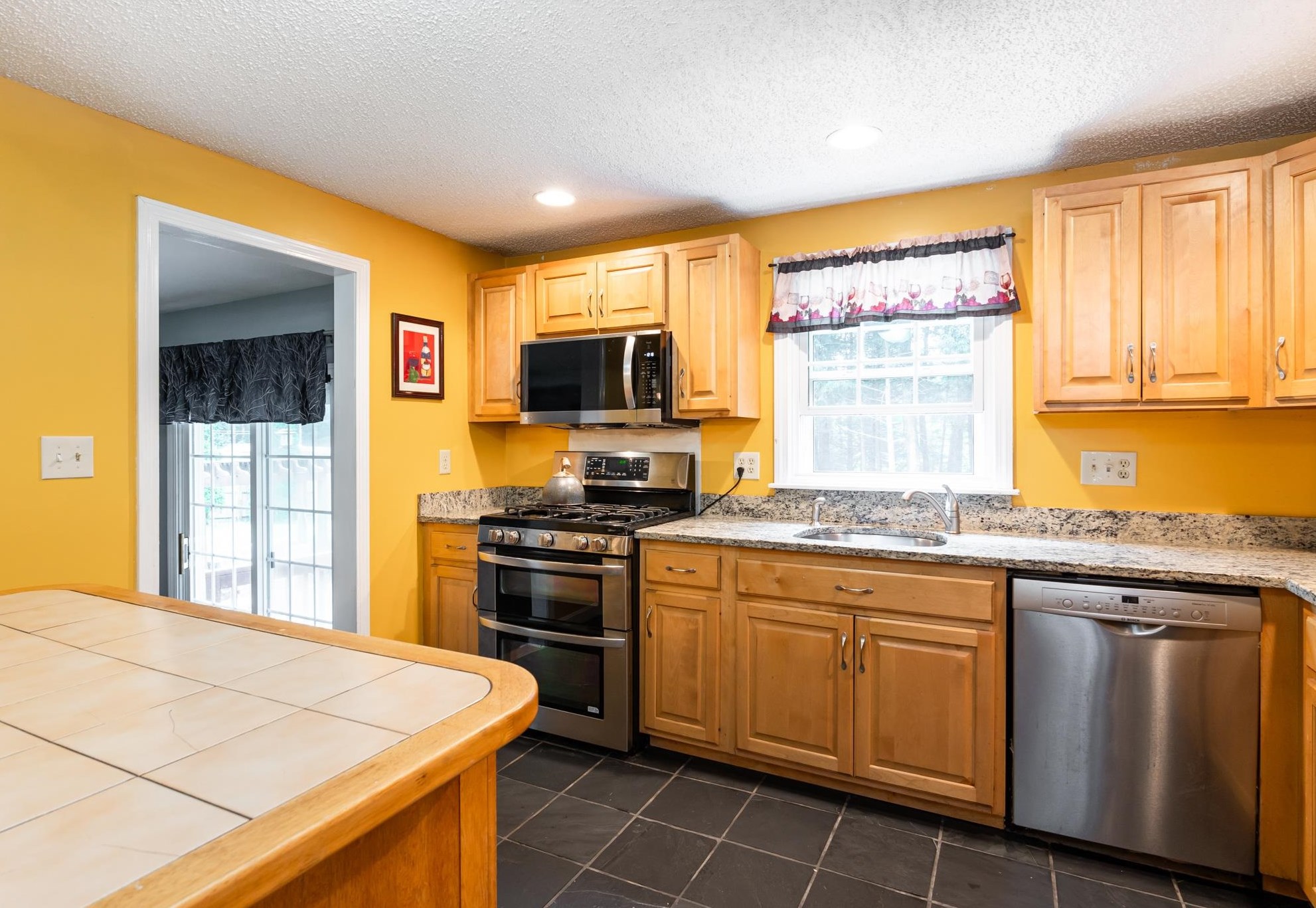 30 Beebe Ln, Merrimack NH 03054-2945 exterior