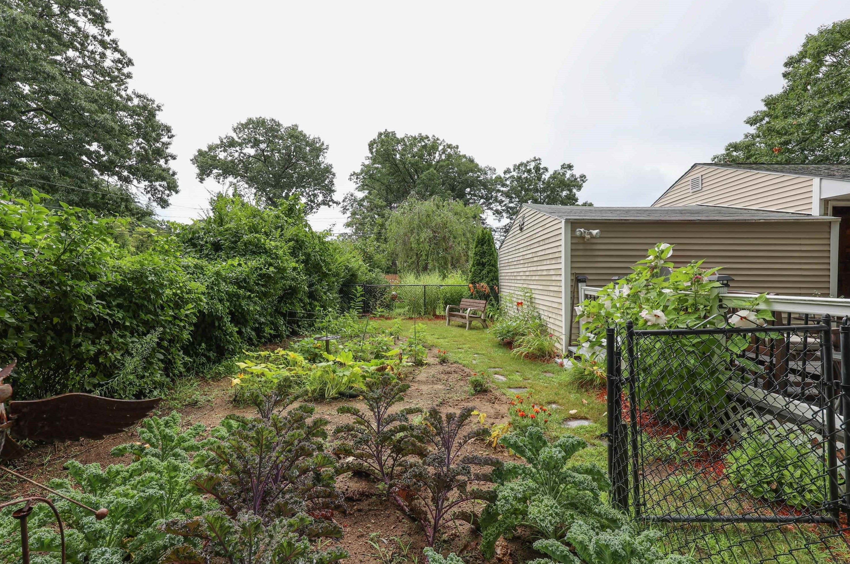 76 Kenberma St, Manchester NH 03103-6014 exterior